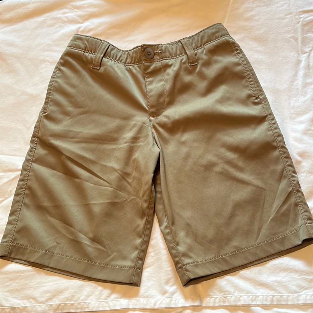 Youth Multiple Sizes tan Under Armour Loose golf shorts with elastic band